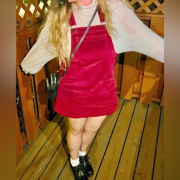 American Eagle Corduroy dress in colour burgundy. Size medium. - Picture 3 of 4